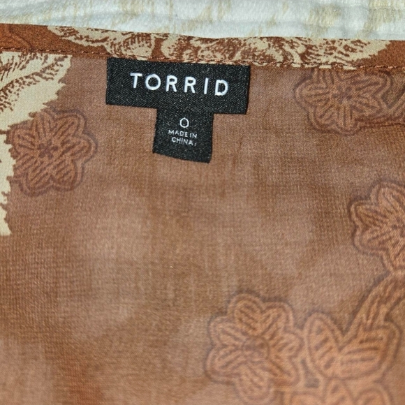🌹 Sheer Brown Rose Print Ruffle Sleeve Blouse – Torrid Size 0 🌿
#boho #cottage - Picture 7 of 9